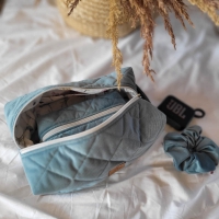 Duża kosmetyczka damska podróżna zielona